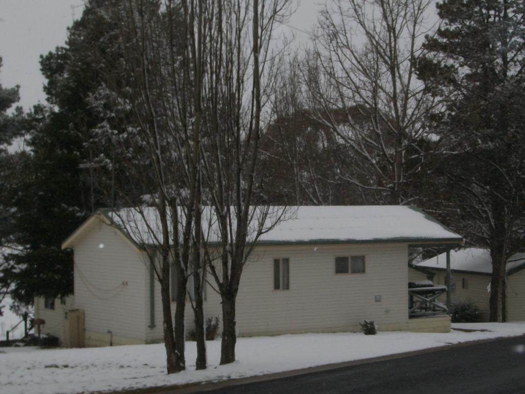 Rainbow Pines Tourist Caravan Park Adaminaby Extérieur photo